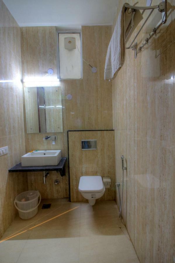ניו דלהי Hotel The Vegas Delhi Airport- A Boutique Hotel מראה חיצוני תמונה